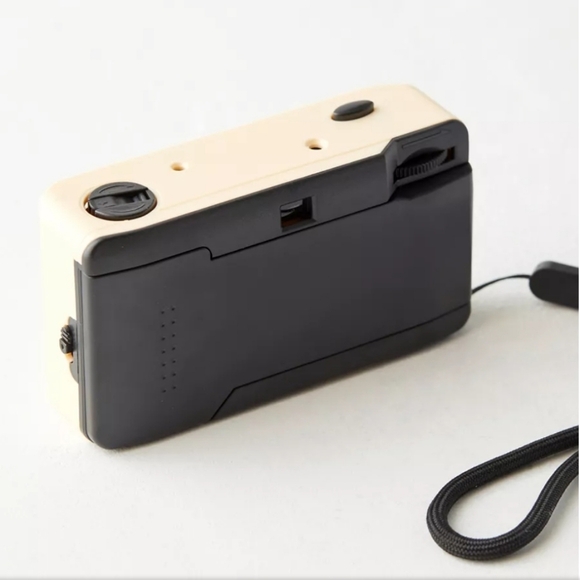 💥BUY 5 GET 3 FREE UO Swirl 35mm Flash Camera - Picture 3 of 6